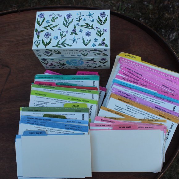 Family Circle Recipe Test floral metal Box  complete with recipes circa 1960 - Picture 3 of 14